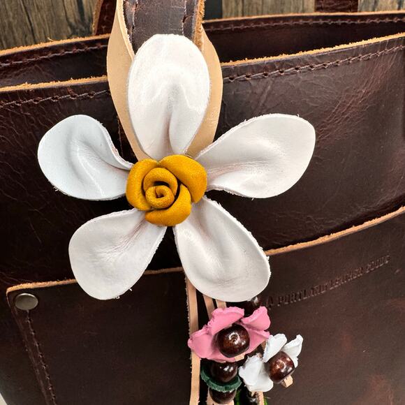 Daisy Flower Leather Bag Charm Genuine Leather Purse Crossbody Keychain NEW - Picture 2 of 7